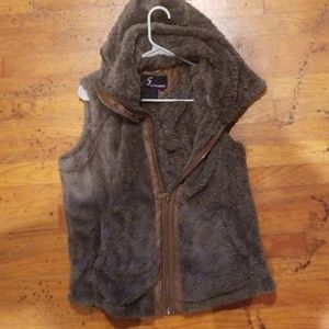 IS apparel zip up vest